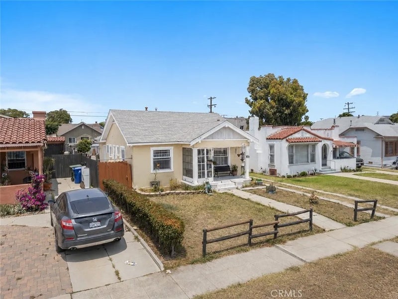 1119 W 84th Place