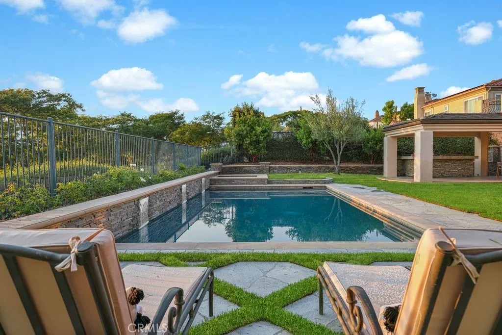 11 River Rock Drive
