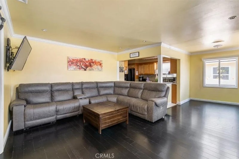 4647 Dunrobin