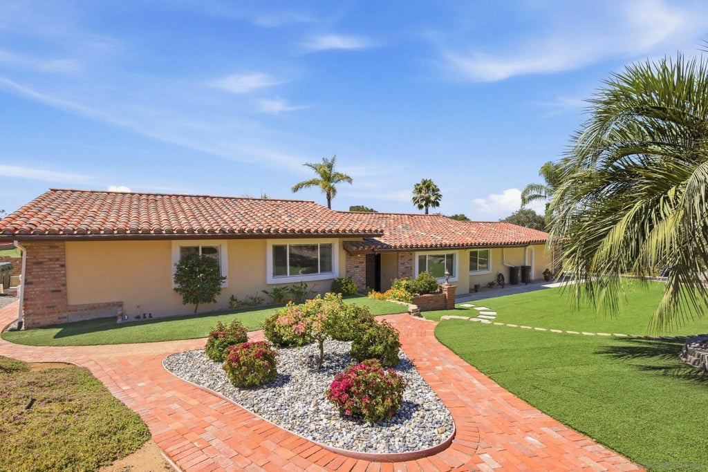 Photo of 28221 Stonington Way, Escondido, CA 92026 (MLS # 260014221)