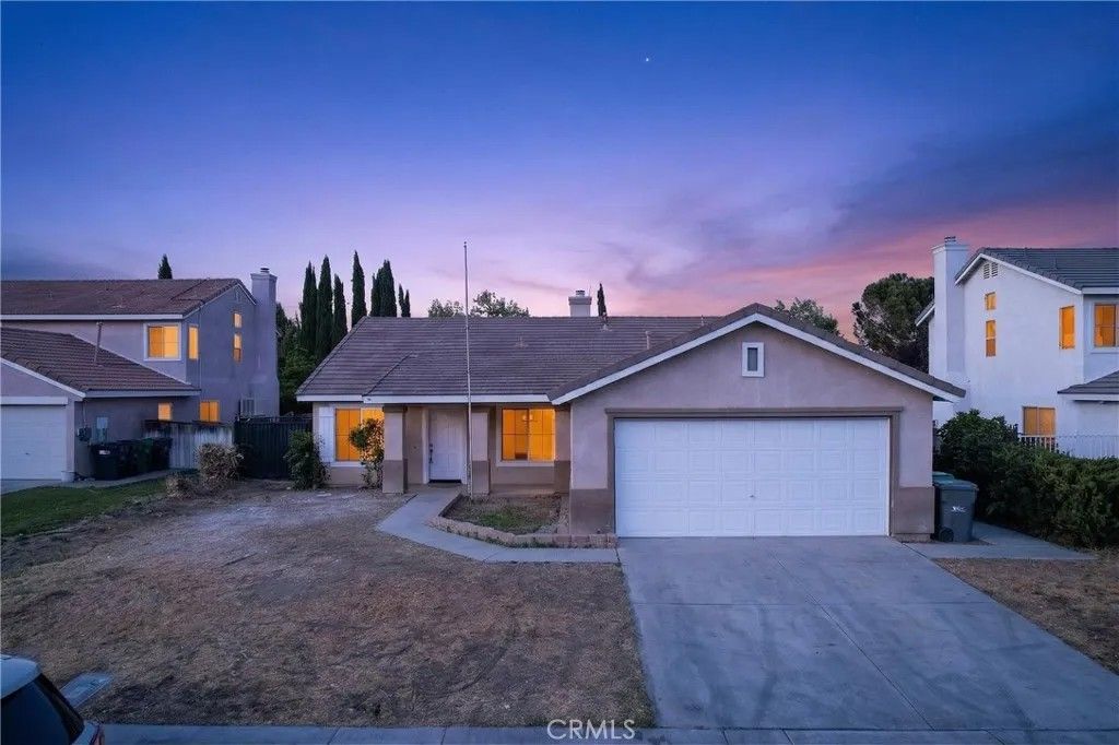 Photo of 44746 Ranchwood Ave, Lancaster, CA 93536 (MLS # SR26081725)