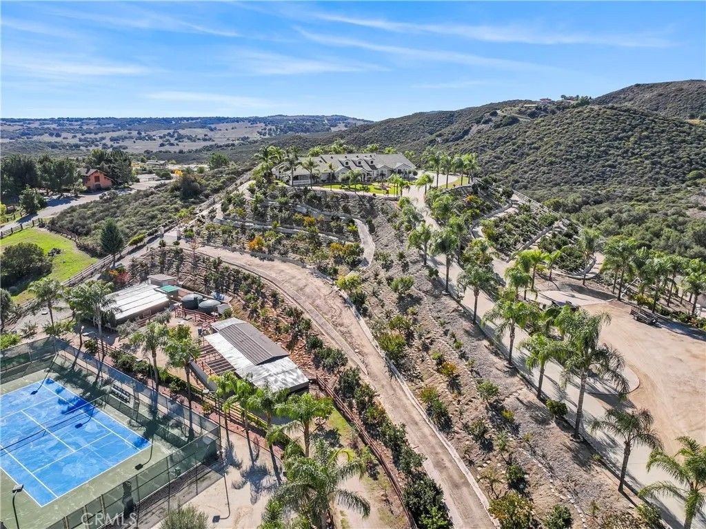 Photo of 35751 Avenida La Cresta, Murrieta, CA 92562 (MLS # SW25267009)