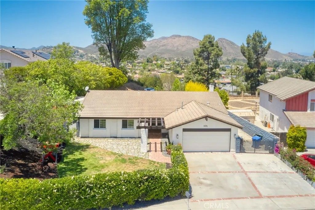 Photo of 3076 Wauneta Street, Newbury Park, CA 91320 (MLS # SR26056665)