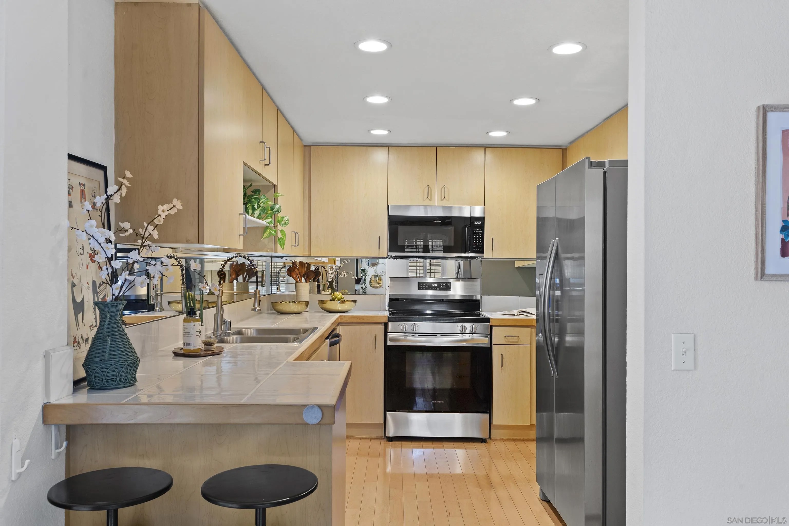 3975 Hortensia Street E1