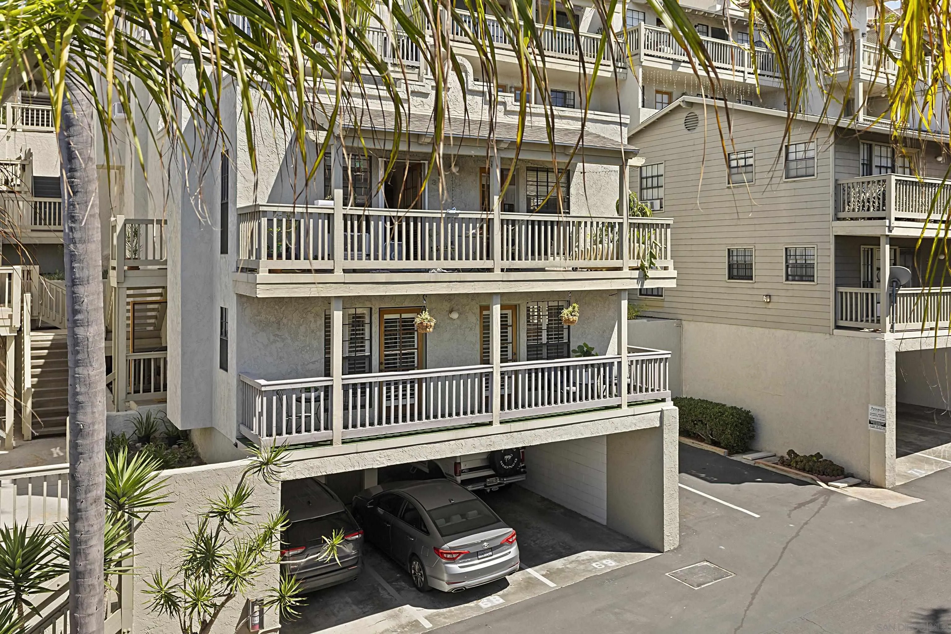 3975 Hortensia Street E1