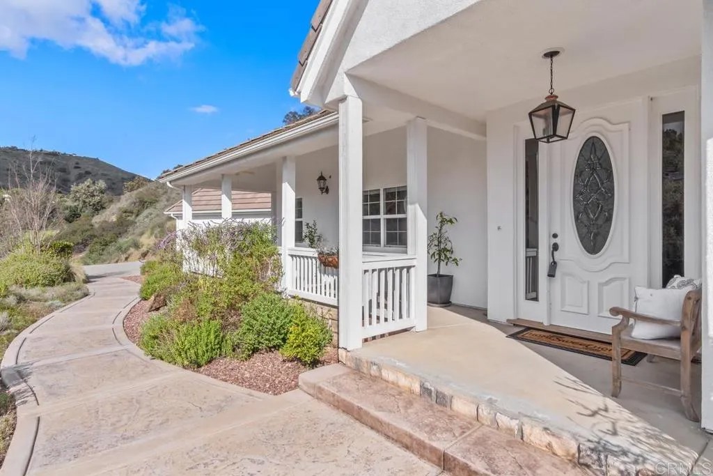 45562 La Cruz Drive