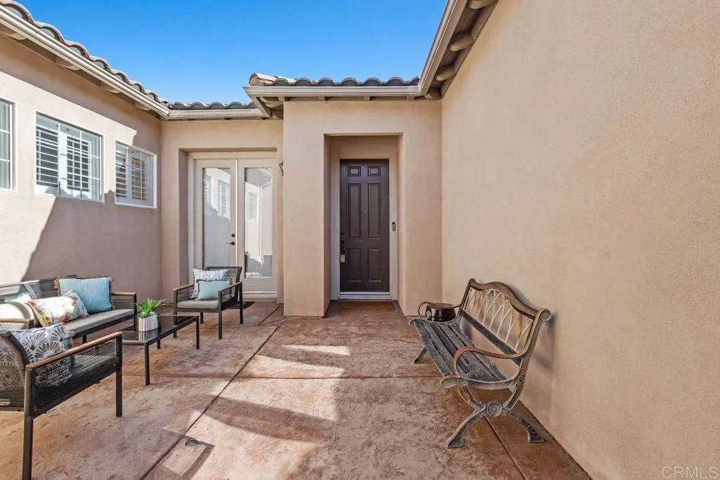 1001 White Alder Avenue