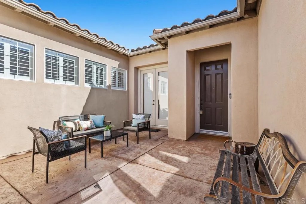 1001 White Alder Avenue