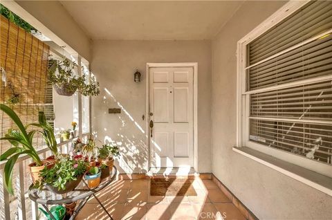 Tiny photo for 4646 Farmdale Avenue, North Hollywood, CA 91602 (MLS # SB25255365)