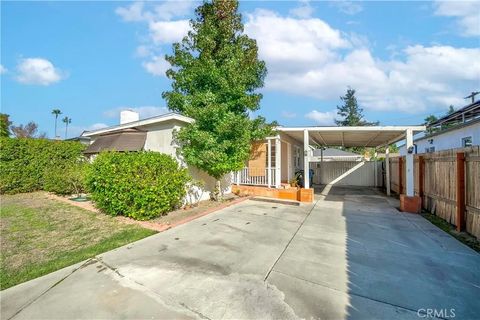 Tiny photo for 4646 Farmdale Avenue, North Hollywood, CA 91602 (MLS # SB25255365)