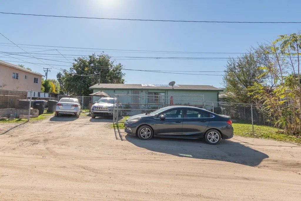 Photo of 21225 Victorian Ln, Wildomar, CA 92595 (MLS # SW26001823)