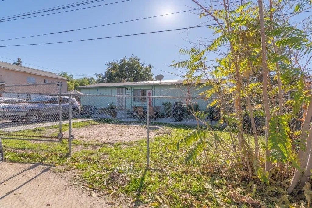 Photo of 21225 Victorian Ln, Wildomar, CA 92595 (MLS # SW26001823)