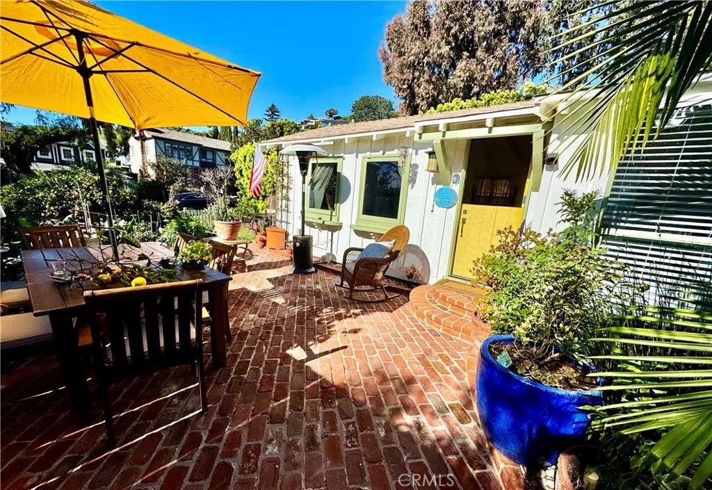 Photo of 455 Myrtle Street, Laguna Beach, CA 92651 (MLS # LG26035707)