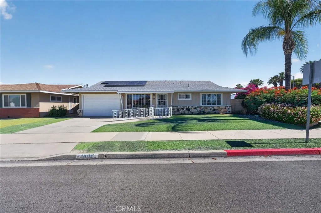 1400 W Mayberry