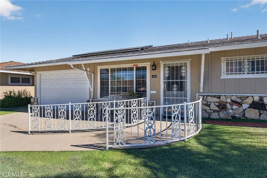 1400 W Mayberry