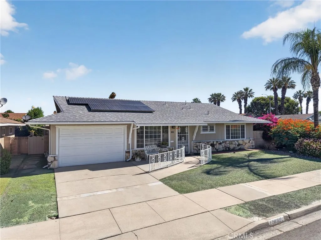 1400 W Mayberry