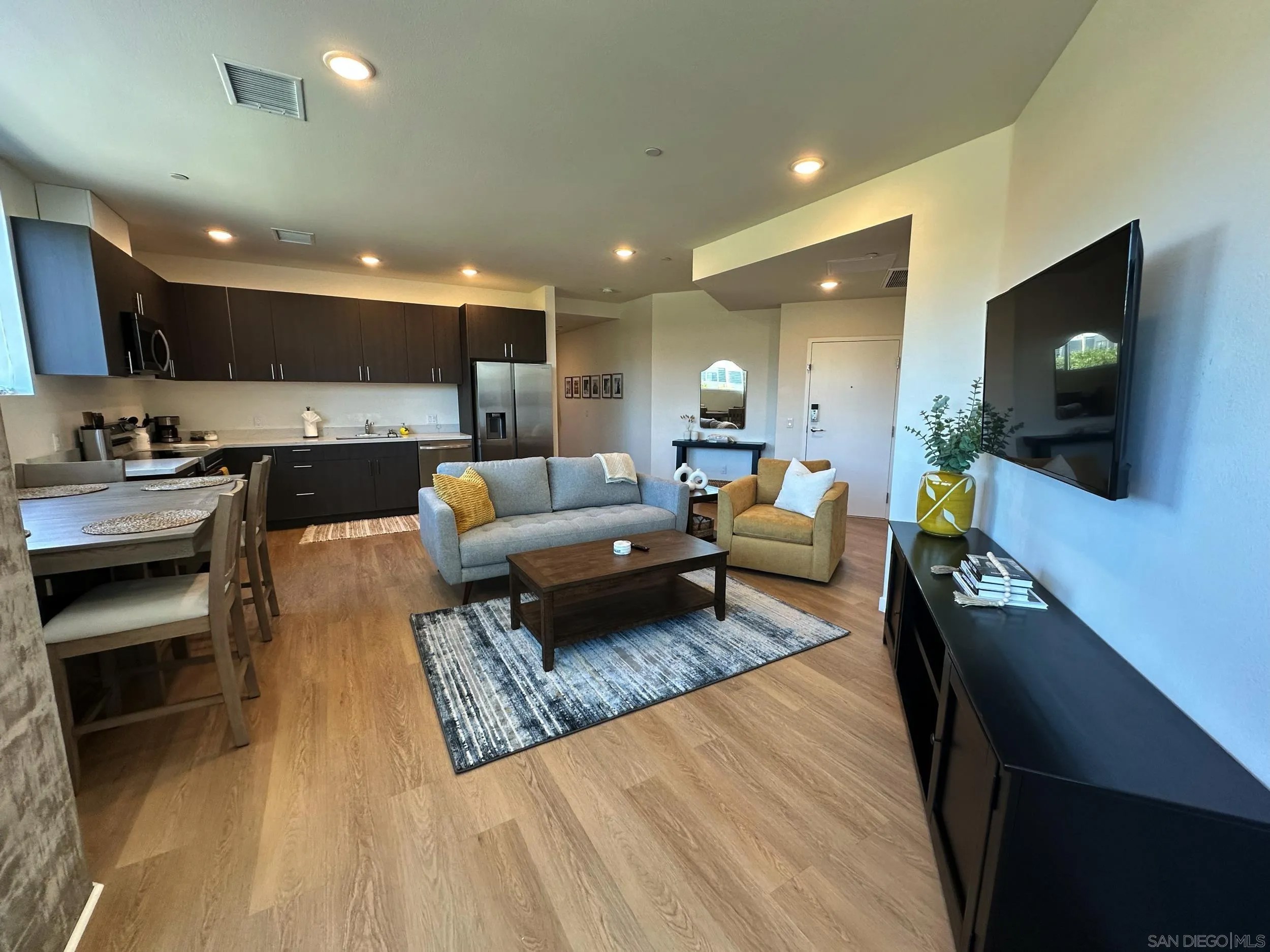 3909 Voltaire St 110