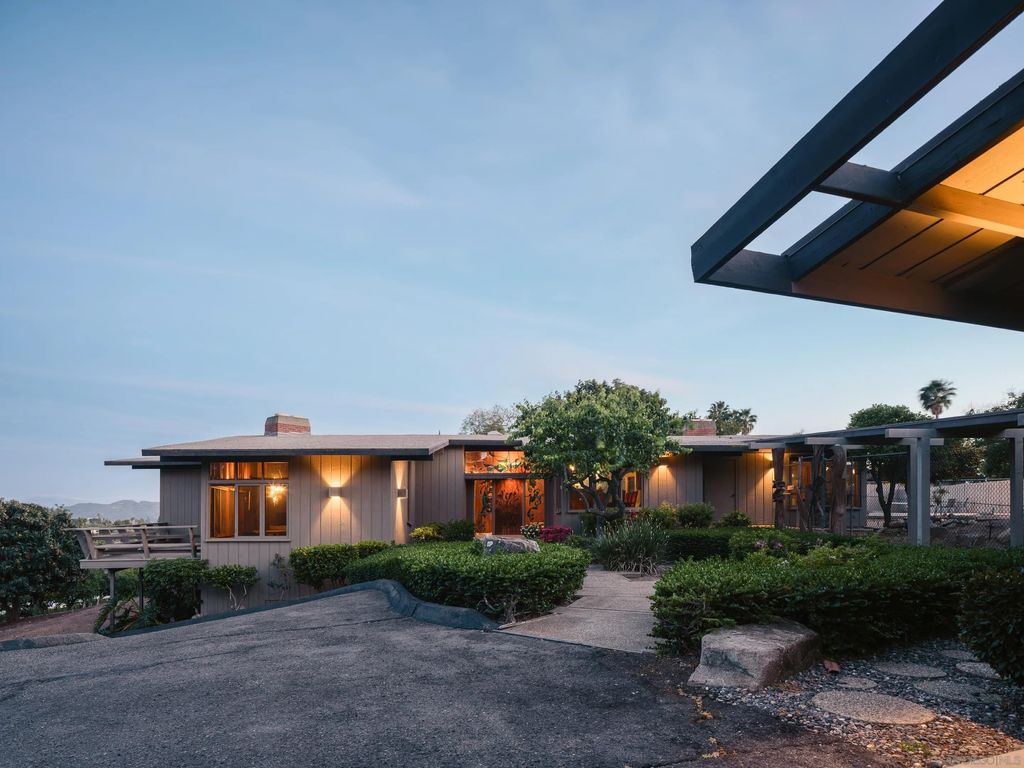 Photo of 10535 Fuerte Drive, La Mesa, CA 91945 (MLS # 260008237)