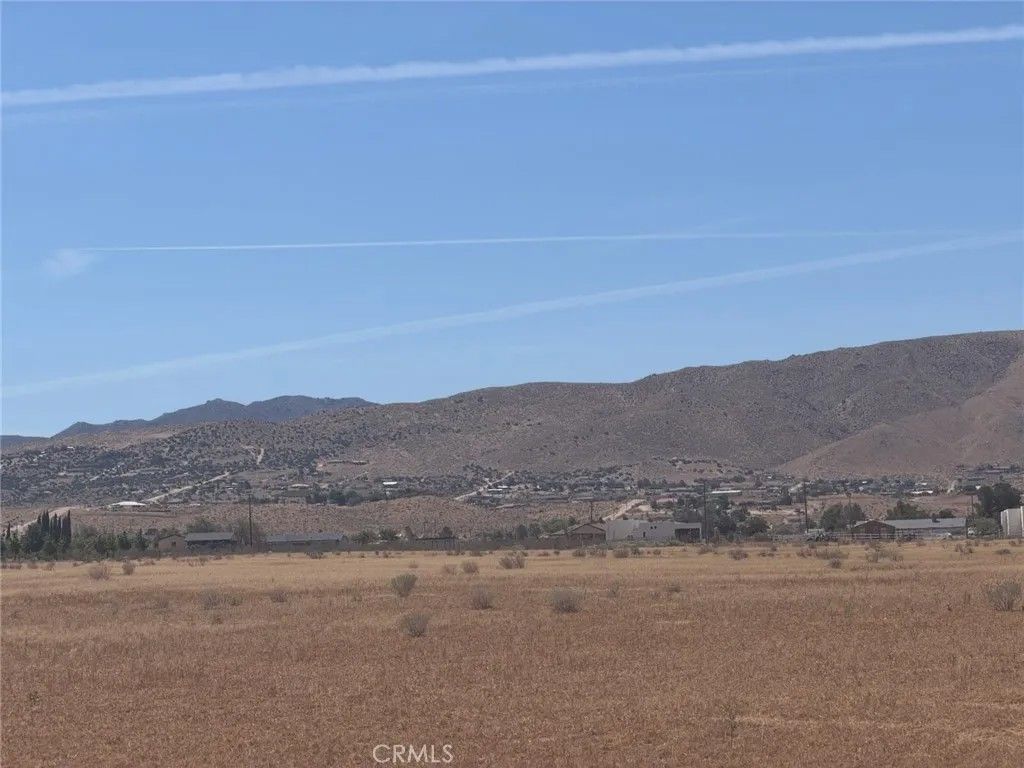 Photo of 23023 Del Oro Rd, Apple Valley, CA 92308 (MLS # OC26094447)
