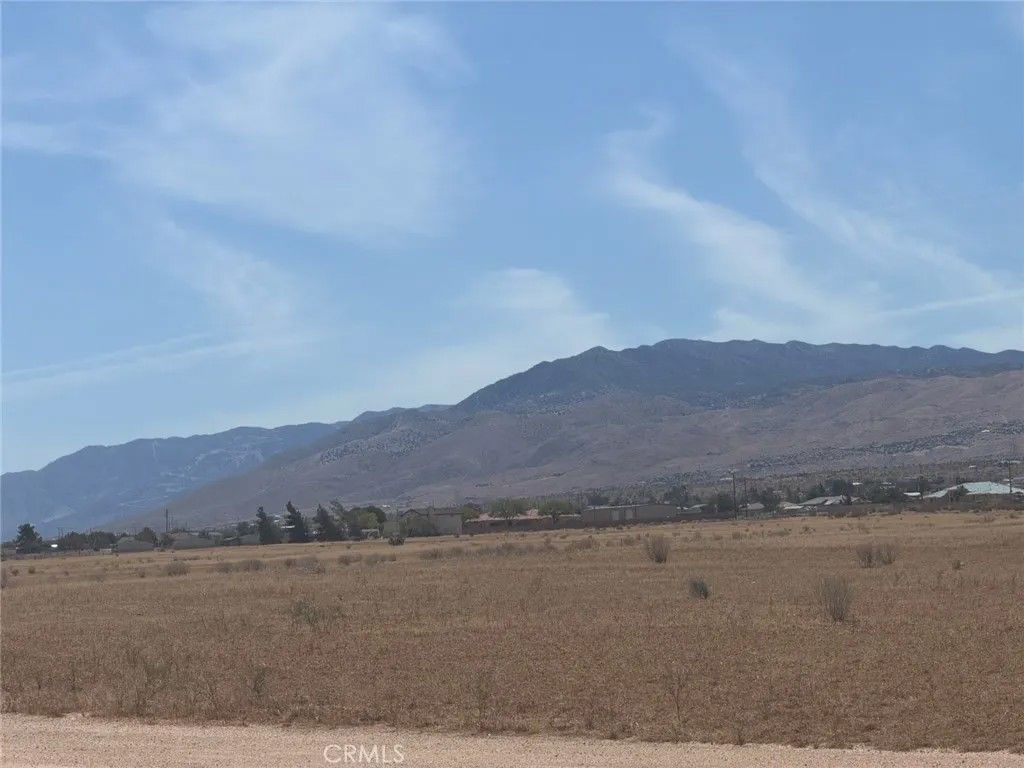 Photo of 23023 Del Oro Rd, Apple Valley, CA 92308 (MLS # OC26094447)