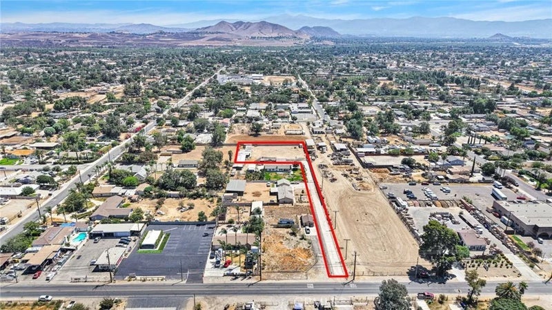 8082 Jurupa Valley