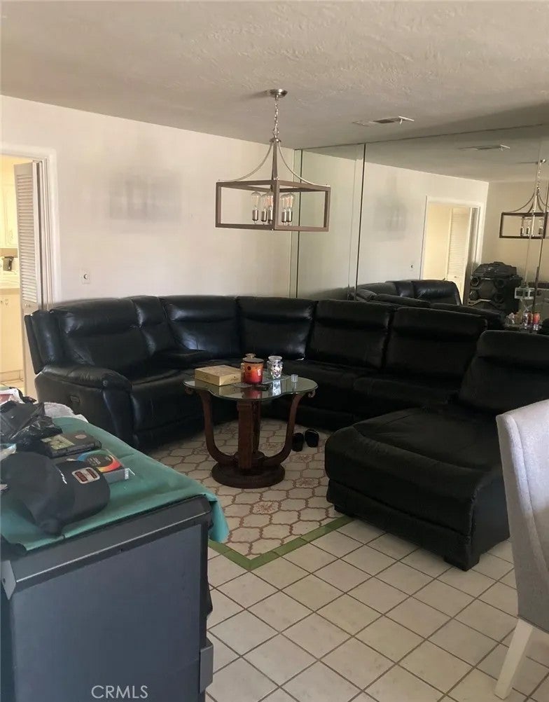 5054 N Forkner 7
