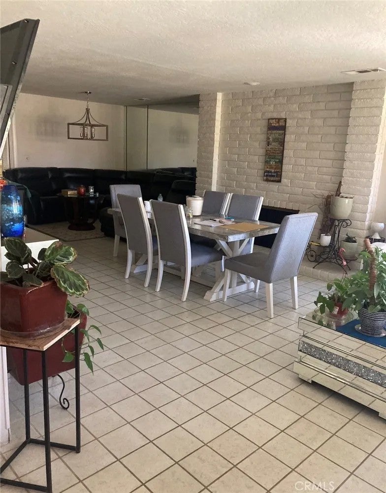 5054 N Forkner 7