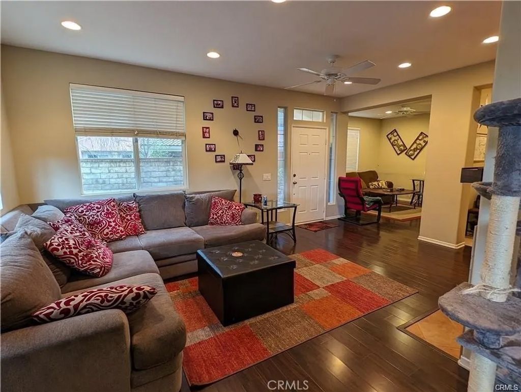 Photo of 27976 Trillium Lane, Valencia, CA 91354 (MLS # SR26049027)