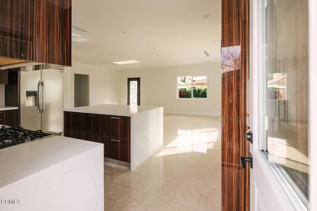 Photo of 2506 Weston Place, Glendale, CA 91208 (MLS # P1-26142)