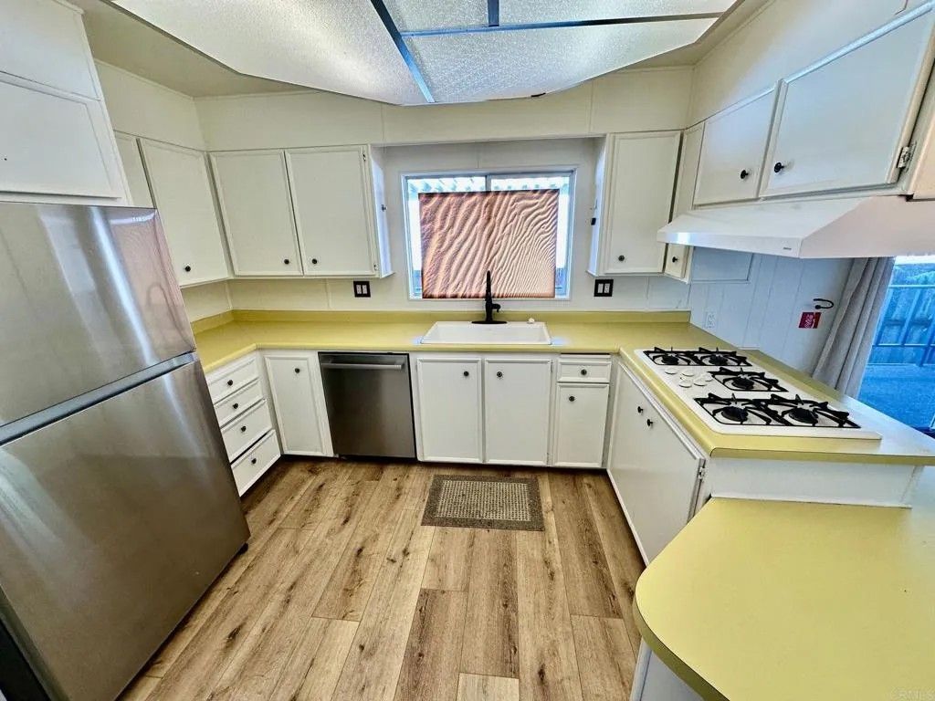 Photo of 2130 Sunset Dr #14, Vista, CA 92081 (MLS # NDP2510877)