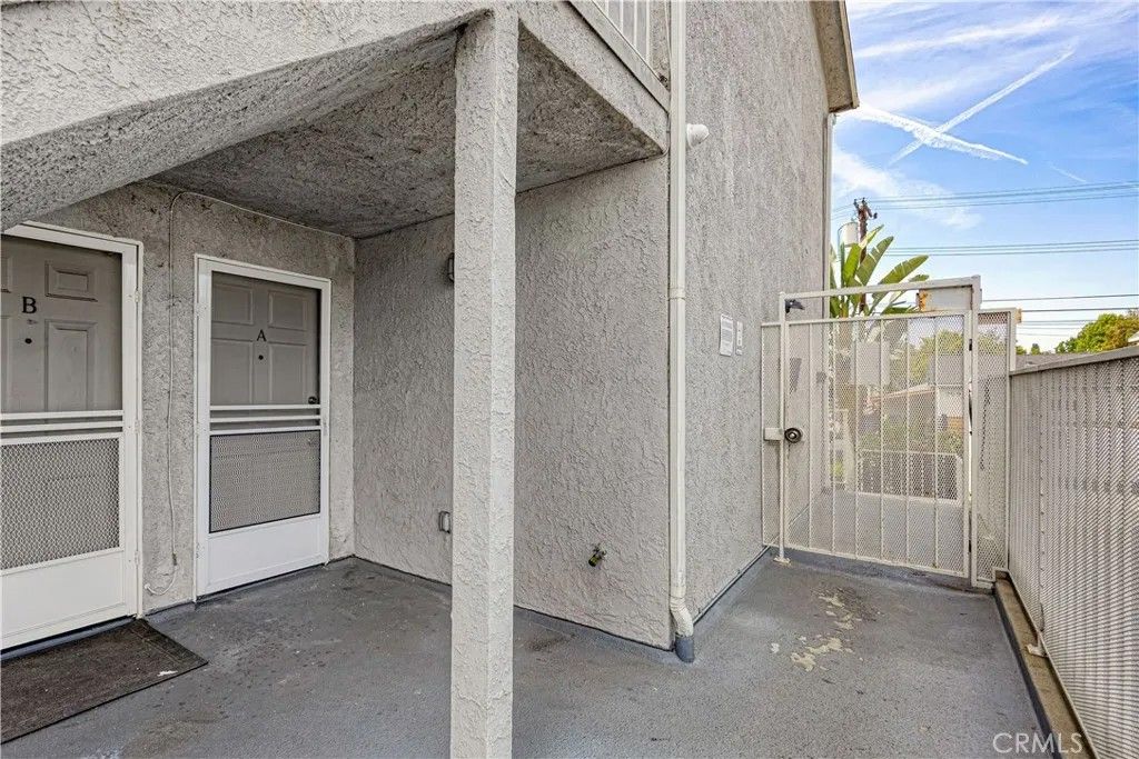 Photo of 262 W Valencia Ave, Burbank, CA 91502 (MLS # BB26084349)