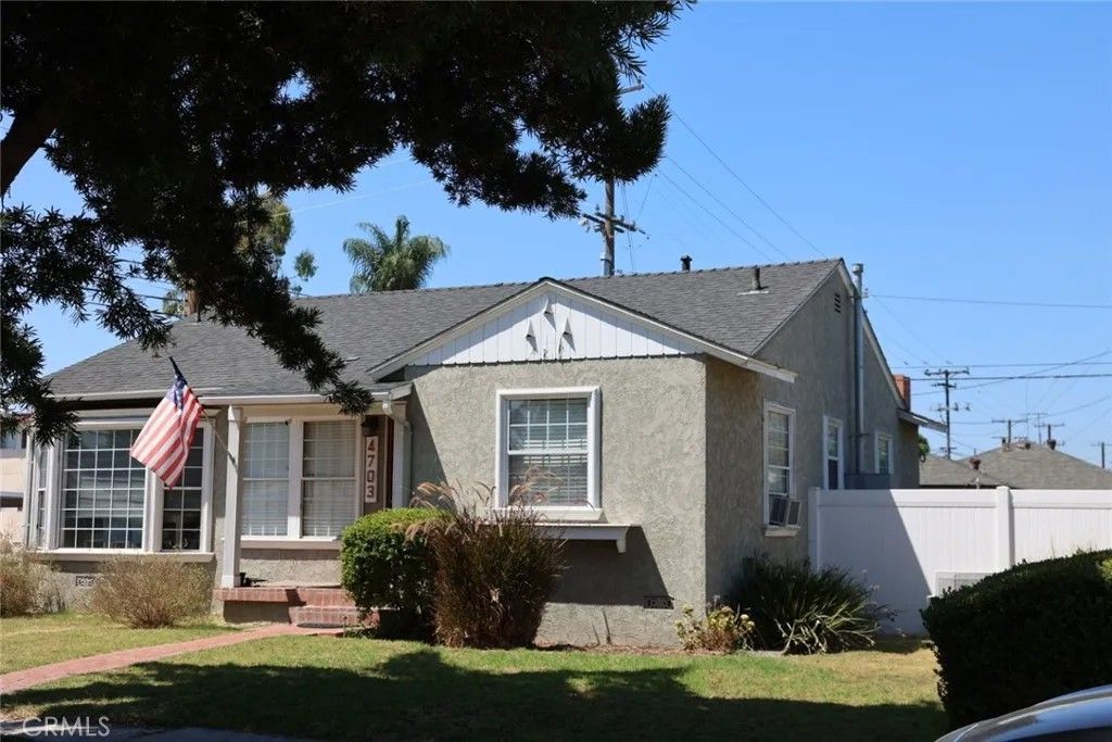 Photo of 4703 N Bellflower Blvd, Long Beach, CA 90808 (MLS # SB26002841)