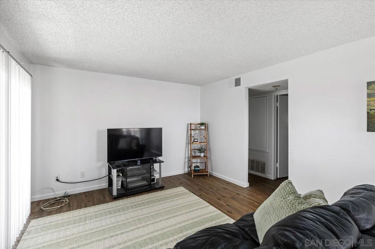 868 S Rancho Santa Fe A