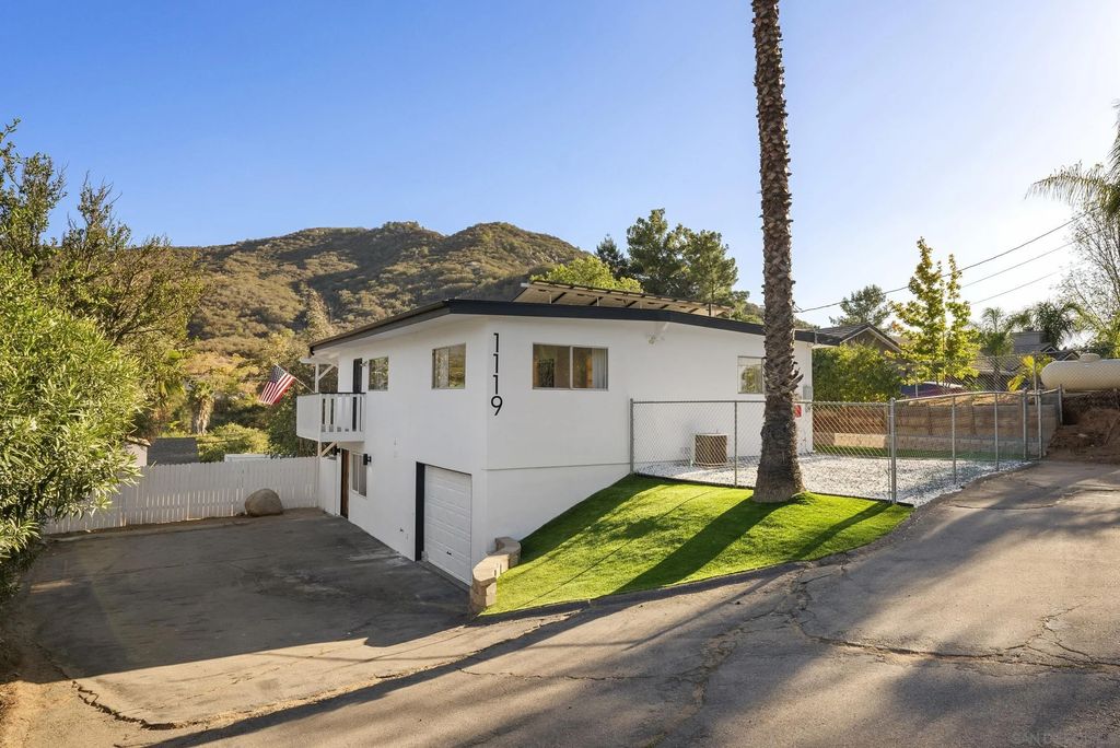 Photo of 1119 Saint George Dr, El Cajon, CA 92019 (MLS # 250042485)