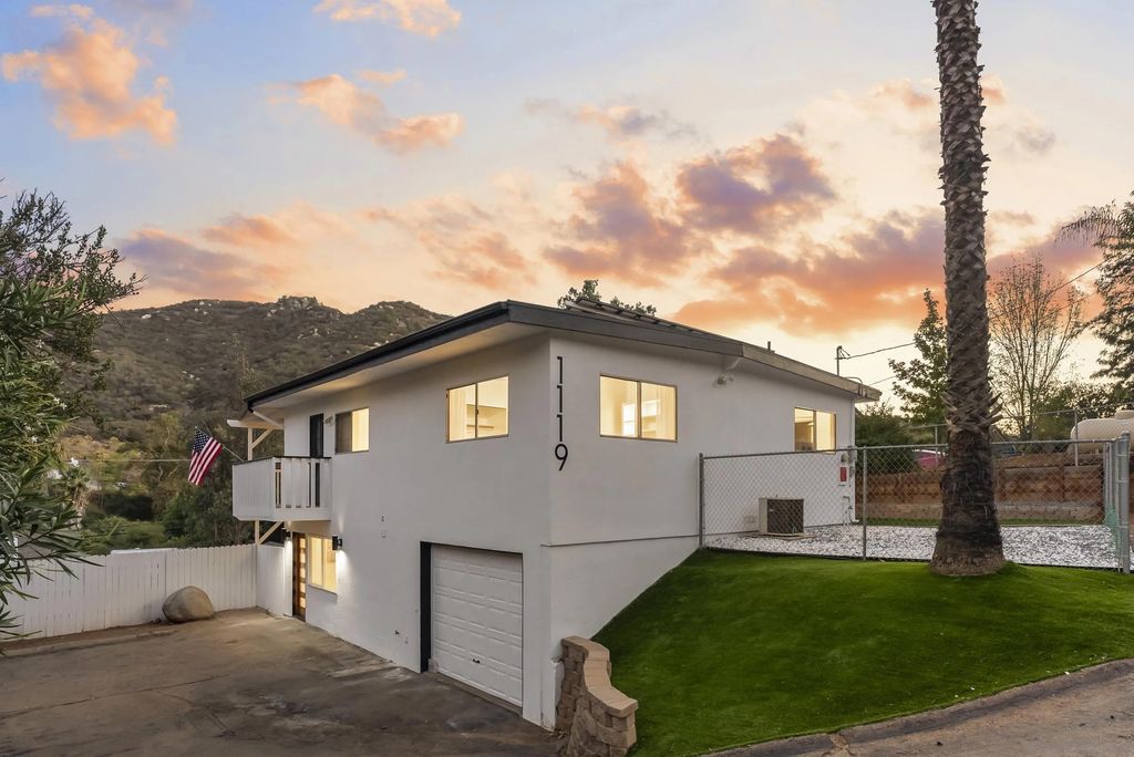 Photo of 1119 Saint George Dr, El Cajon, CA 92019 (MLS # 250042485)