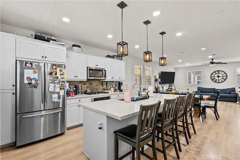 Photo of 11226 N Alta Ave, Mission Hills (san Fernando), CA 91345 (MLS # SR26044456)