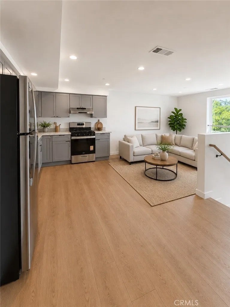 176 N Catalina Ave 405