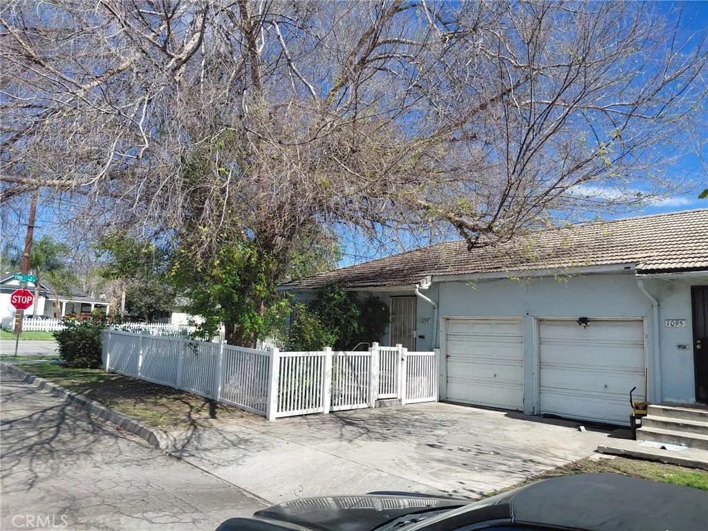 1091-- 1097 N Pershing