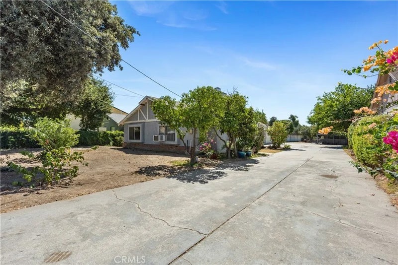 523 W Locust Street