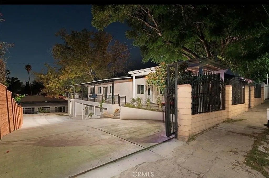 Photo of 3401 Linda Vista, Los Angeles, CA 90032 (MLS # WS25279108)