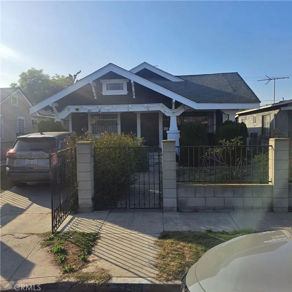Photo of 3705 4th Avenue, Los Angeles, CA 90018 (MLS # AR26000529)