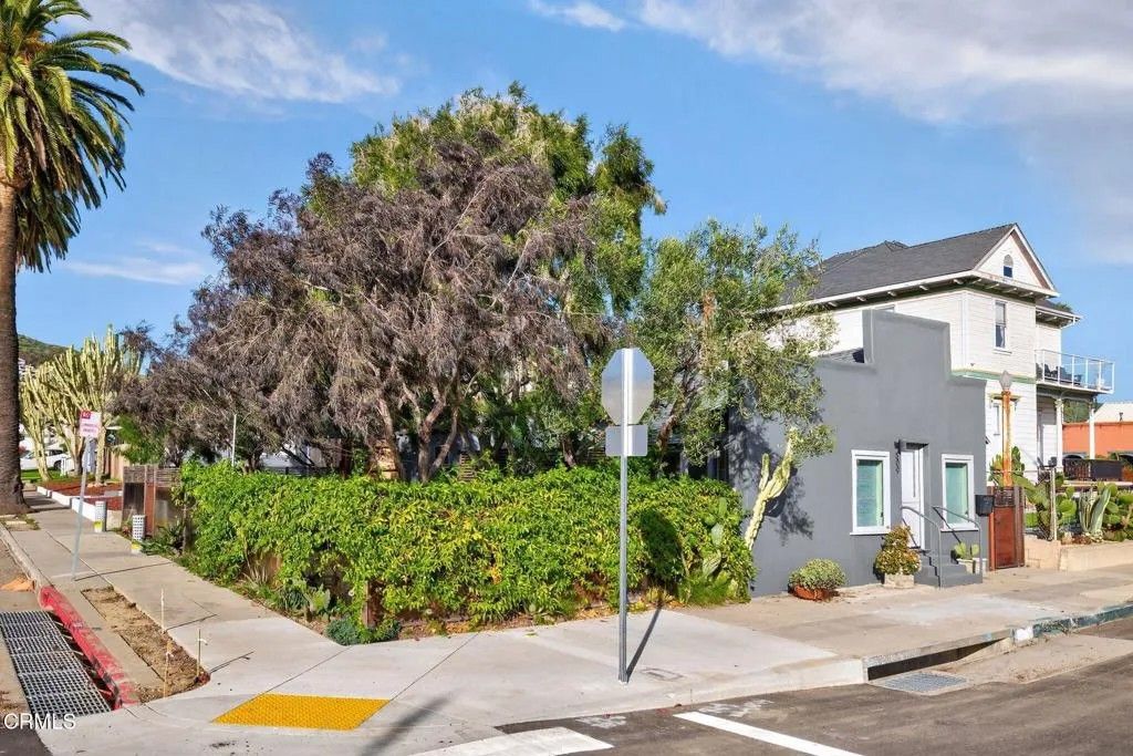 Photo of 809 E Front Street, Ventura, CA 93001 (MLS # V1-34793)