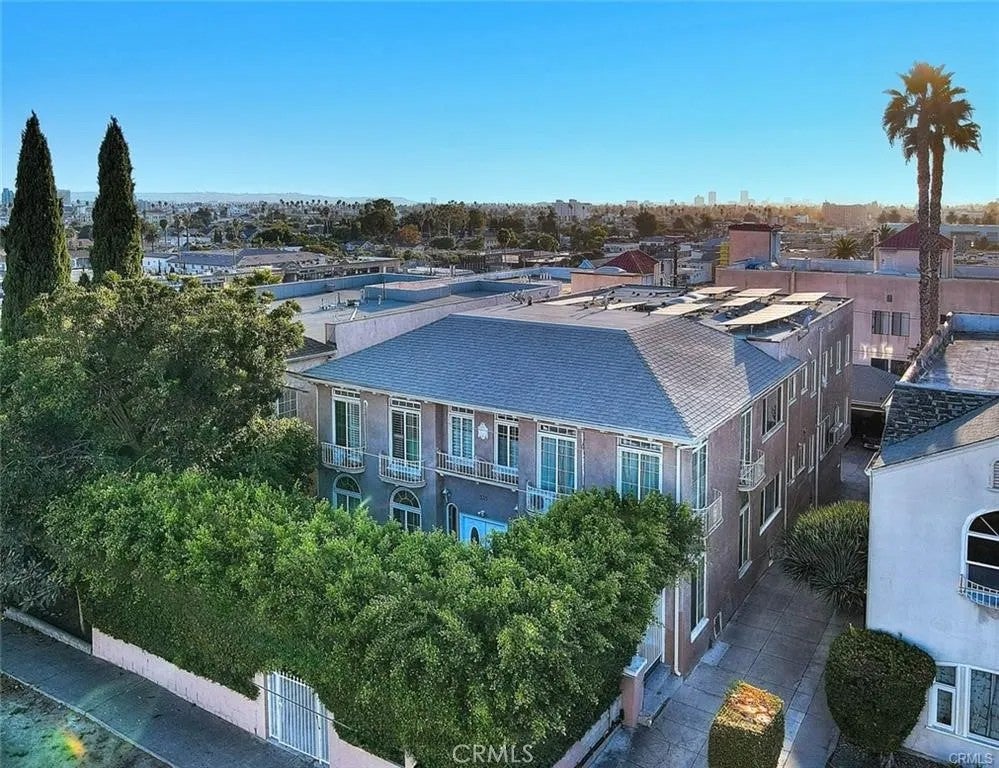 335 N Mariposa Avenue