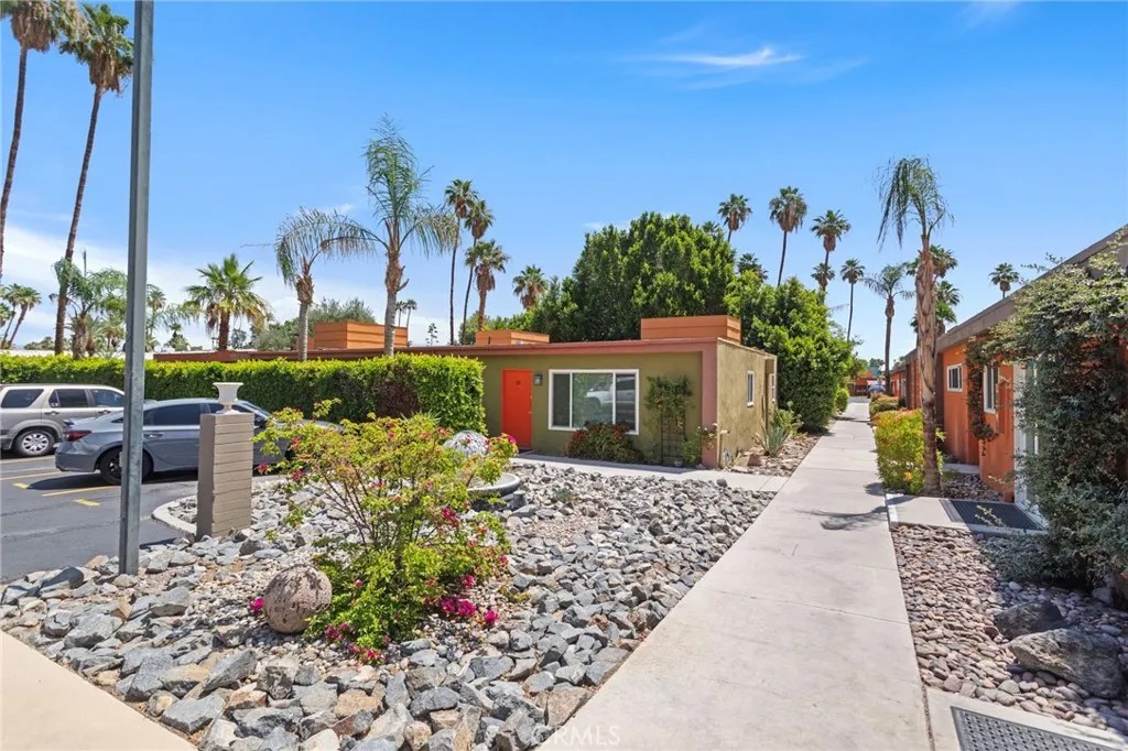 495 E Twin Palms Drive