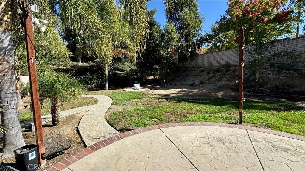 Photo of 43198 Lancashire Cmn, Temecula, CA 92592 (MLS # SW25255336)