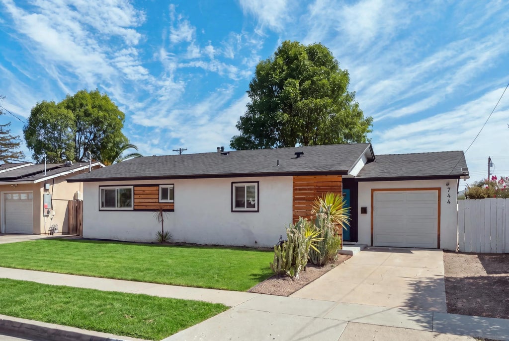 Photo of 744 Begonia St, Escondido, CA 92027 (MLS # 260020354)