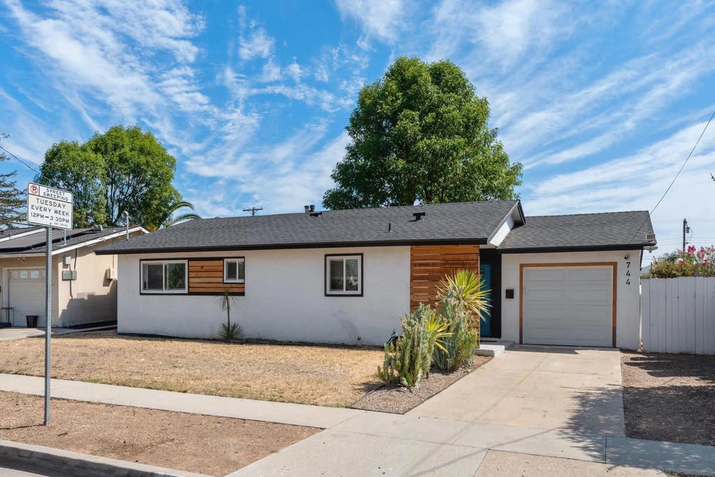 Photo of 744 Begonia St, Escondido, CA 92027 (MLS # 260020354)