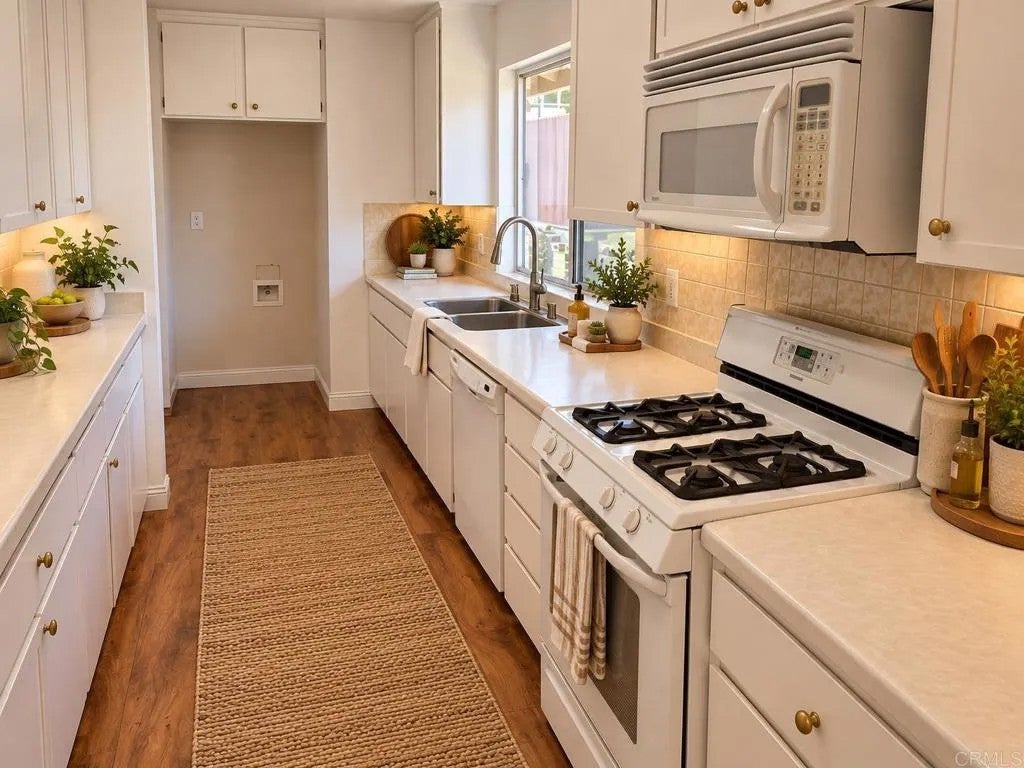 1390 Las Flores Drive