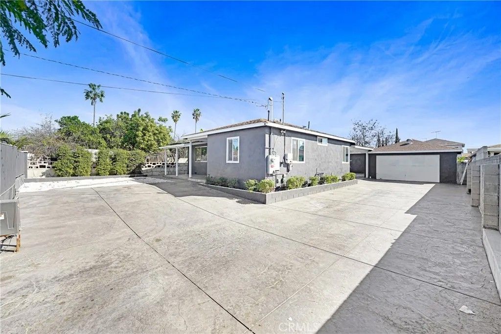 Photo of 11068 Penrose Street, Sun Valley, CA 91352 (MLS # SR26025343)