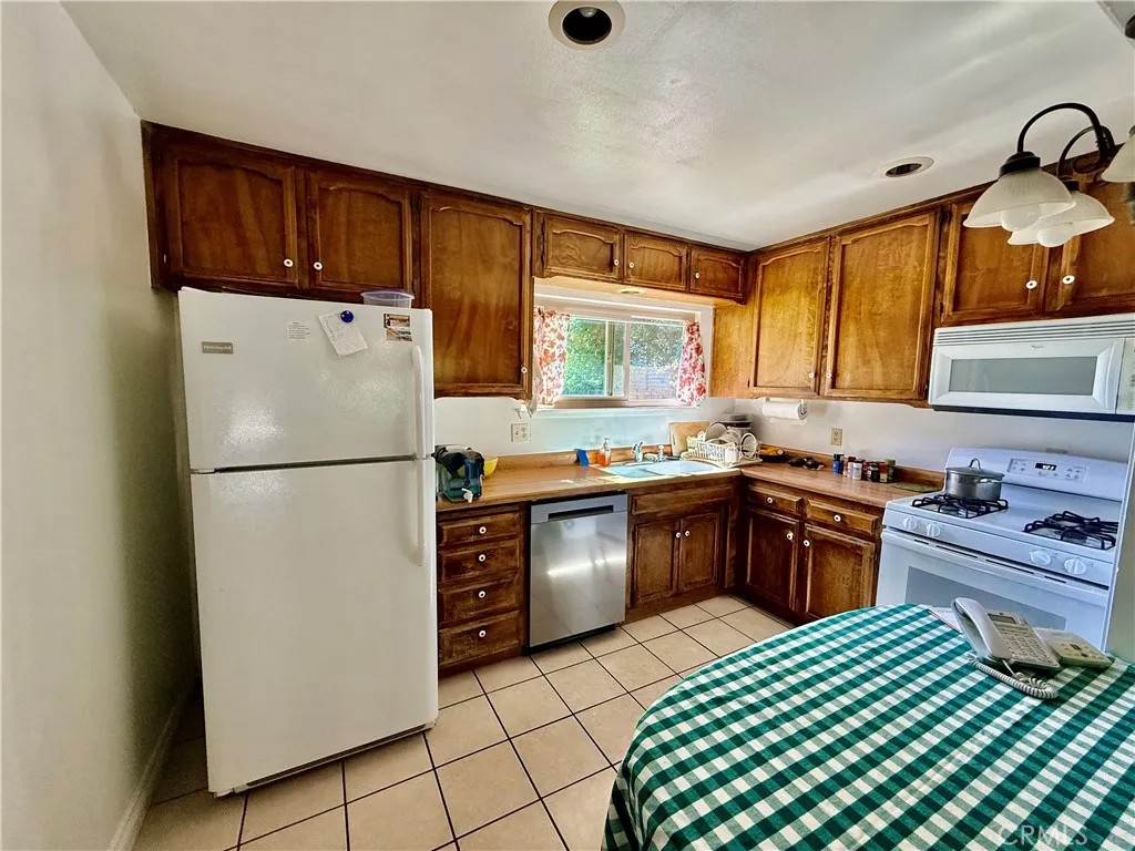 16550 Walnut